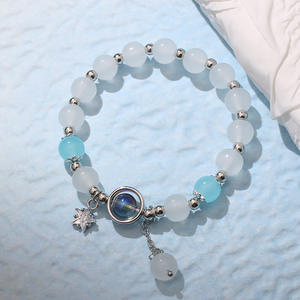 Pulseira Elástica da Moda para Mulheres com Pingente de Estrela e Borboleta de Imitação de Olho de Gato Azul - Product Image 1