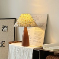 Lampe de table LED rechargeable sans fil en bois de designer avec base en tissu, lumière tactile, décoration d'intérieur de luxe pour restaurant, hôtel, salon