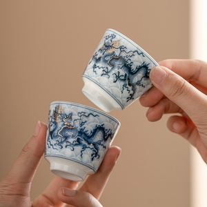Tazza <span class=keywords><strong>da</strong></span> Tè in Ceramica di Alta Qualità Stile Cinese con Intarsi in Oro e Argento, Motivo Drago Blu e Bianco, Tazza <span class=keywords><strong>da</strong></span> Degustazione Piccola - Product Image 1