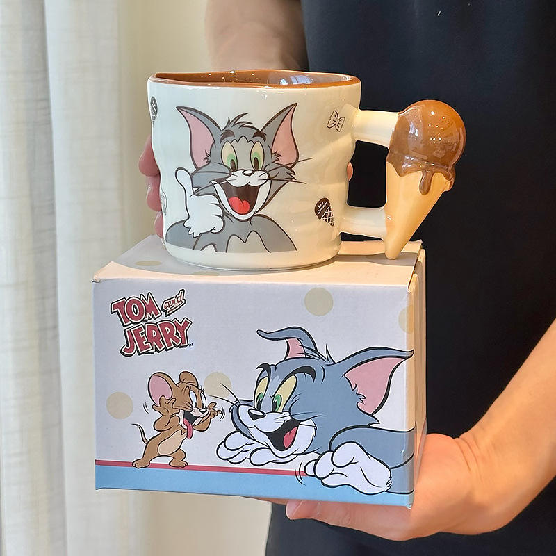 ทอมพูดได้