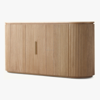 Buffet moderne en chêne Sovereign à 4 portes avec panneaux cannelés et poignées en laiton, comptoir en bois, credenza nordique, armoire de cuisine