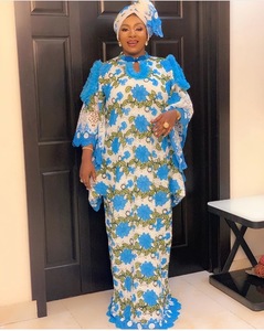 Robe en dentelle brodée de fleurs noires et blanches africaines, taille unique, avec manteau - Product Image 2