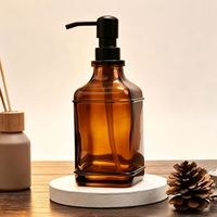 Distributeur de savon en verre ambré carré épais de haute qualité de 500 ml avec pompe manuelle en acier inoxydable noir au design moderne pour la salle de bain