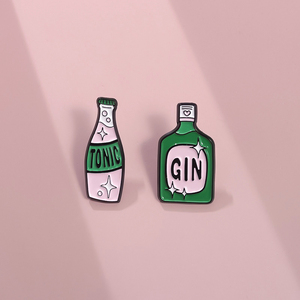 Dibujos animados "Gin Tonic" cóctel esmalte broche botella amor mochila insignia Ropa Accesorios regalo joyería para amigos - Product Image 4
