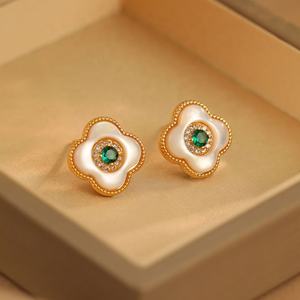 Boucles d'oreilles clous rétro géométriques en nacre, luxe léger, micro-zircon haut de gamme serti en canal, plaqué or, polyvalentes et tendance - Product Image 1