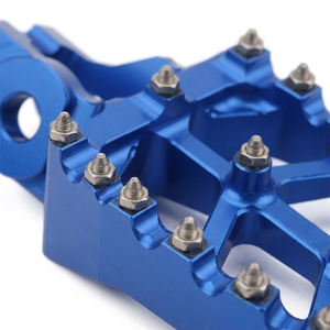 Pedane Antiscivolo in Alluminio CNC con Punte Sostituibili per Moto Fuoristrada <span class=keywords><strong>KTM</strong></span> SX/<span class=keywords><strong>SXF</strong></span>/XCF 125 <span class=keywords><strong>250</strong></span> 350 450 - Product Image 2
