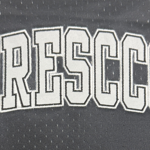 Camiseta de Baloncesto Personalizada de Calidad Profesional con Bordado Denso - Malla Transpirable con Números y Logotipos Cosidos con Hilo Grueso de Primera Calidad para Juego Universitario - Product Image 4