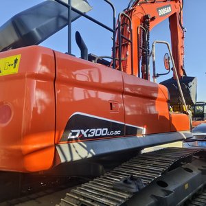 รถขุดมือสอง Doosan DX300LC-9C ขนาด 30 ตัน ราคาถูก พร้อมมอเตอร์และปั๊ม รุ่นปี 2022 นำเข้าจากเกาหลี - Product Image 4