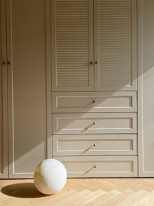 Système d'armoire Balom moderne à la française Portes unies à persiennes Tiroirs intégrés Rangement personnalisable Chambre à coucher Meubles de maison - Product Image 2