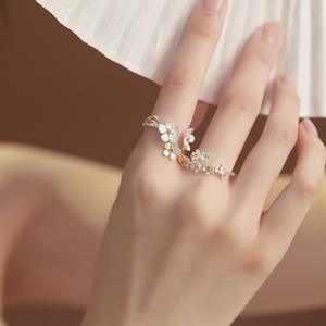 Bague en argent pur S925, camélia, nouvelle inspiration romantique chinoise rétro, fleurs en trois dimensions, inspiration forêt française - Product Image 1