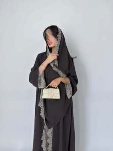 Abaya <span class=keywords><strong>en</strong></span> <span class=keywords><strong>gros</strong></span> avec foulard, <span class=keywords><strong>en</strong></span> satin, bordure <span class=keywords><strong>en</strong></span> dentelle douce, broderie à motifs moelleux, chemisier à manches longues, kimono ouvert, Abayas musulmanes - Product Image 3