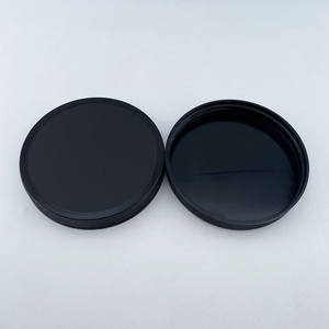 Échantillon gratuit Capuchon à vis mat de grande taille à rayures verticales Couvercle de pot de crème corporelle Couvercles en plastique 110/400 PP - Product Image 4