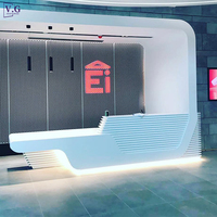 Comptoir de réception personnalisé moderne en Corian blanc brillant de haute qualité pour hôtels et banques, MOQ 1 ensemble