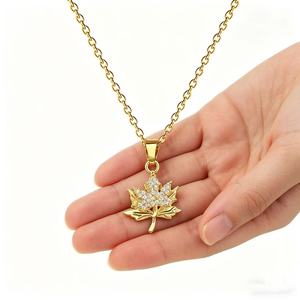 Collier en Chaîne à Maillons en Acier Inoxydable Plaqué Or <span class=keywords><strong>de</strong></span> Luxe avec Feuille d'Érable et Cristal, Collier Tendance pour Anniversaire - Product Image 5