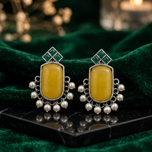 Boucles d'oreilles en perles jaunes personnalisées pour un usage quotidien et pour les soirées. Magnifique ensemble de boucles d'oreilles au design élégant. - Product Image 3