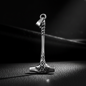 Colgante de acero inoxidable 316L, impermeable, con diseño de martillo vikingo Mjolnir, tallado detallado, estilo vintage, hipoalergénico, joyería duradera para hombre. - Product Image 1