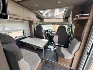 Autocaravana de Lujo Knaus Vanstation 650 MEG Usada, Año 2021, Origen Dubái, Número OE Personalizado para Camping - Product Image 2