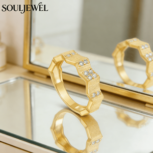 Bague Éternité Ondulée Géométrique en Moissanite Souljewel, Plaqué Or 18K sur Argent Sterling, Sertissage Invisible, Style Classique pour Femme - Product Image 1