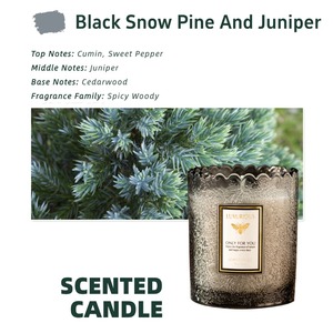 Vela Aromática con Aroma a Bosque Brumoso y <span class=keywords><strong>Pino</strong></span> Nevado Negro y <span class=keywords><strong>Enebro</strong></span>, en un Lujoso Frasco de Vidrio Repujado - Product Image 3