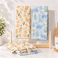 Op maat bedrukte keukendoek van zacht linnen-katoenmix, met aangepast bloemen-, dieren- of fruitmotief.