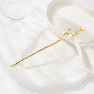 Muyu Plum Blossom Hairpin 15 Cm Gold With Pearls For Wedding Chinese Style - Product Image 2