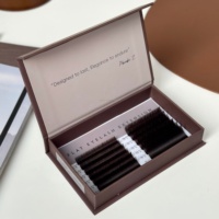 Boîte cadeau rigide magnétique personnalisée de gros pour faux cils, avec logo de marque privée, gaufrage et doublure en éponge mate