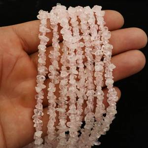 ลูกปัดโรสควอตซ์ธรรมชาติ SRK GEMS แบบชิปส์ ขนาดเล็ก คุณภาพสูง รับรองโดยบุคคลที่สาม อุปกรณ์ทำเครื่องประดับ - Product Image 1