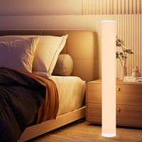 Lampe sur pied LED moderne avec télécommande, lumière blanc chaud, structure en plastique, abat-jour blanc cassé