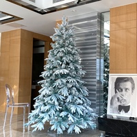M-3210 Künstlicher Grüner Dekorations-Weihnachtsbaum, Weiß Beflockt, 12 Fuß, PVC und PE, mit LED-Beleuchtung