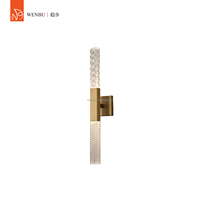Lampe murale de luxe en verre cristal Linear Lead Crystal Glass en or brossé pour villa, hôtel, salon