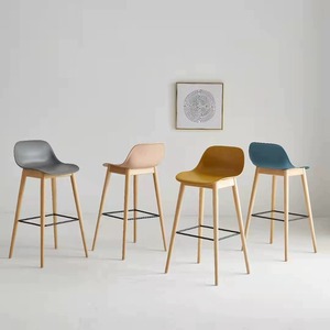 Chaise de bar moderne en PP et bois, idéale pour cuisine, bar à domicile et hôtel – Offre spéciale - Product Image 4
