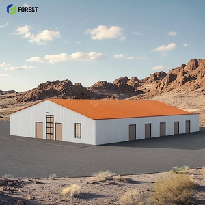 Installation de stockage modulaire avec escalier intégré et panneaux de fenêtre coupe-vent - Product Image 1