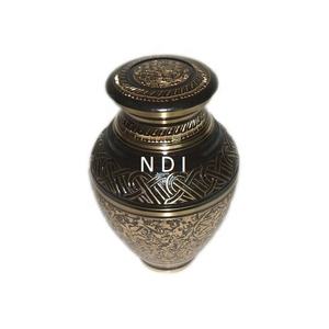 Urnas de cremación de Metal de latón para cenizas adultas de estilo europeo elegante con acabado antiguo personalizable tallado a mano - Product Image 2