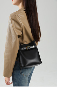 กระเป๋าถือดีไซน์ใหม่ขายส่งคุณภาพหรูหรา กระเป๋าโท้ทสั่งทำพร้อมโลโก้ กระเป๋าสะพายข้างผู้หญิง - Product Image 2