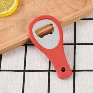 Ouvre-bouteille en plastique incurvé, sur mesure avec impression de logo pour usage promotionnel - Product Image 2