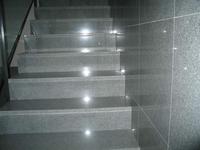 Escaliers en granit naturel, couleurs gris, jaune, rouge, rose, noir