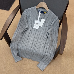 Pull en maille brodé à capuche en polaire gris vintage, coupe classique, chaud et décontracté, pour homme, par Ral Luxury Fashion - Product Image 1