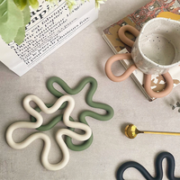 Nouveaux sous-verres en silicone de style nordique, inaltérables, utilisables comme supports géométriques abstraits pour plantes suspendues et sous-verres isolants pour la maison