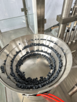 Machine de remplissage, de sertissage et d'étiquetage Hebo à double tête avec moteur pneumatique pour flacons en verre de 3 ml