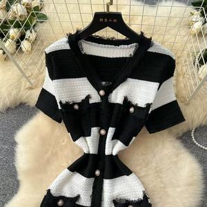 Abiti in Maglia da Donna con Scollo a V, Maniche Corte, Bottoni e Vita Stretta, Stile Elegante - Product Image 6