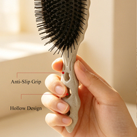 Brosse à cheveux démêlante et massante en paille de blé biodégradable avec poils de sanglier et manche long pour femmes – Soin quotidien