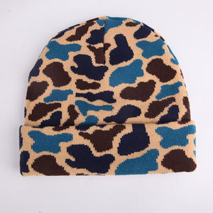 Berretti a Maglia Caldi Autunno Inverno da Donna e Uomo all'Ingrosso di Design Mimetico con Logo Stampato Personalizzato per Adulti - Product Image 4