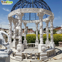 Gazebo en marbre blanc pour jardin extérieur, grand pavillon rond avec toit en dôme et colonnes corinthiennes pour villa ou parc