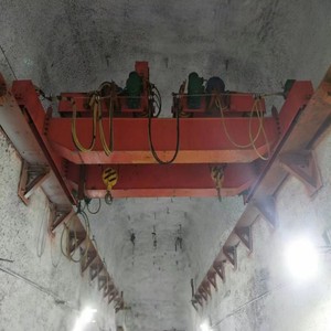 Pont roulant industriel robuste pour la manutention de matériaux dans les tunnels miniers, faible hauteur libre - Product Image 3