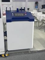 Machine de nettoyage au laser à fibre 1500W portative à refroidissement par eau pour l'élimination de la rouille et de l'oxyde sur les surfaces métalliques et en bois