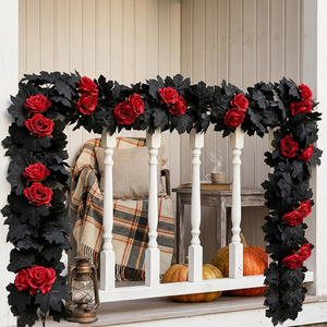 Décoration d'Halloween : Guirlande de feuilles d'érable noires et de roses artificielles en soie pour la décoration de la porte d'entrée ou du porche. - Product Image 1