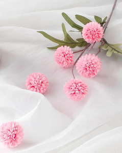 Décoration d'événements de mariage : Fleurs artificielles en soie de haute qualité à 5 têtes, roses faites à la main pour la Saint-Valentin et la remise des diplômes - Product Image 3