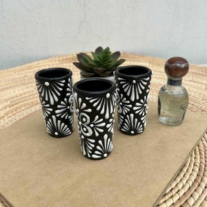 Verres à shot en céramique peints à la main de 2 oz, personnalisés, avec motif de poterie mexicaine Talavera, cadeaux pour amis - Product Image 4