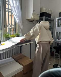 Individueller Unisex Heavyweight Blanko Oversized Boxy Cropped Hoodie aus Hochwertiger Baumwolle für Herren - Product Image 3