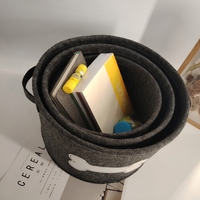 Feutre écologique robuste personnalisé pour l'organisation des télécommandes et des magazines dans les bacs de rangement du placard